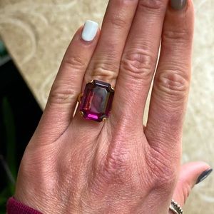 Gorgeous Vintage gemstone statement ring!